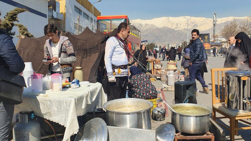 نمایشگاه گردشگری یا بازارچه صنایع دستی؟!