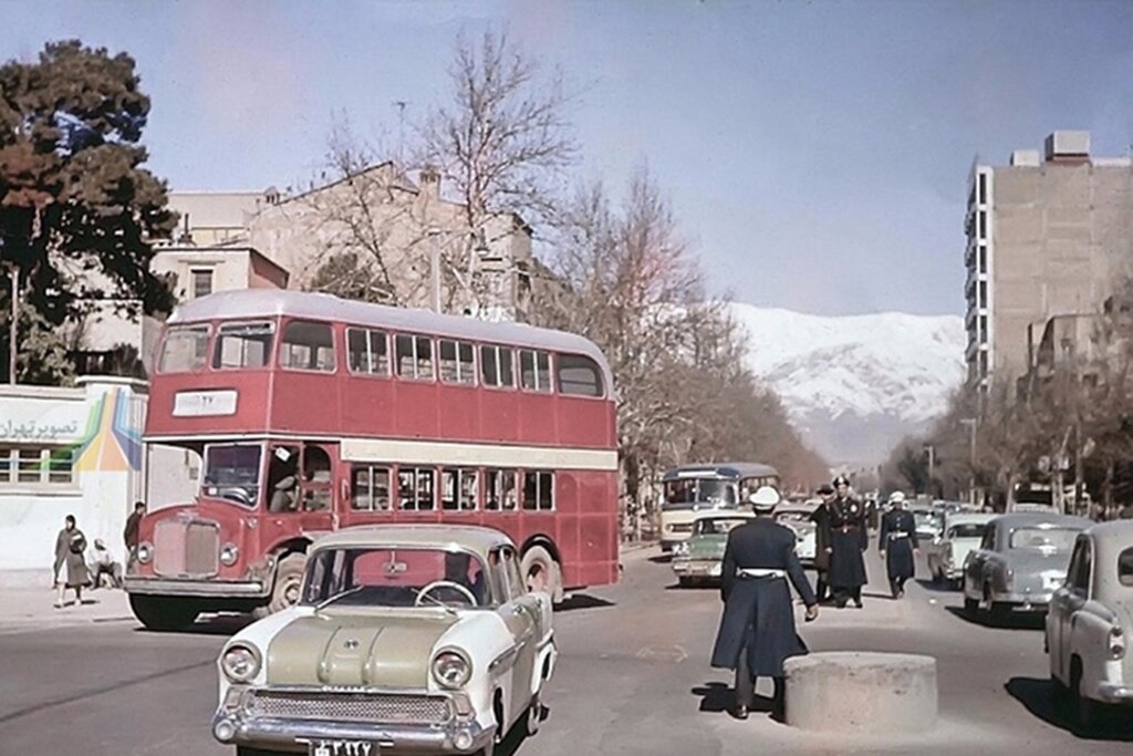 ورود ٢۵٠ اتوبوس از انگلیس به تهران