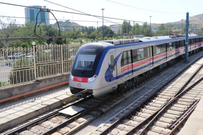 ریل گذاری و روسازی خط مترو تهران به اسلامشهر